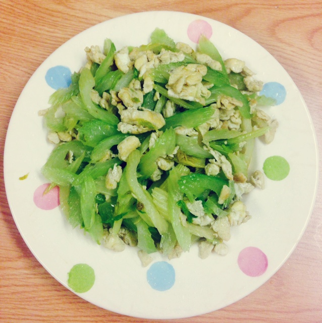 芹菜炒鸡蛋