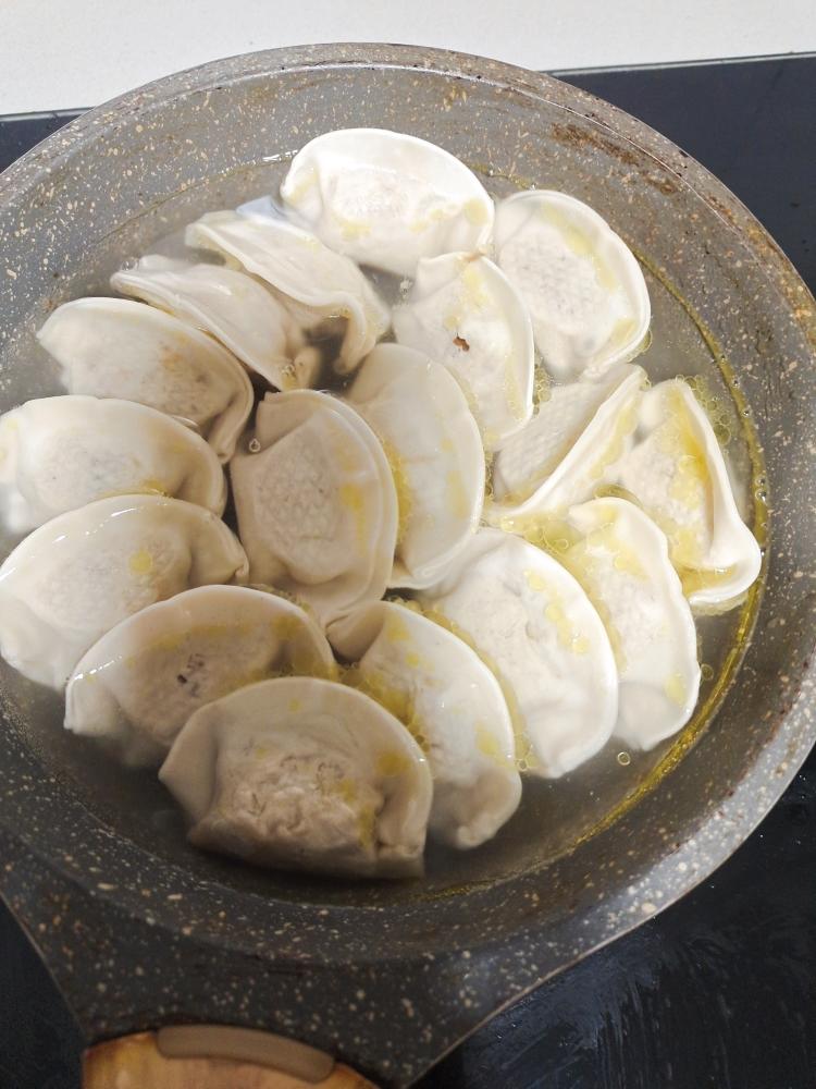 速凍餃子鍋貼