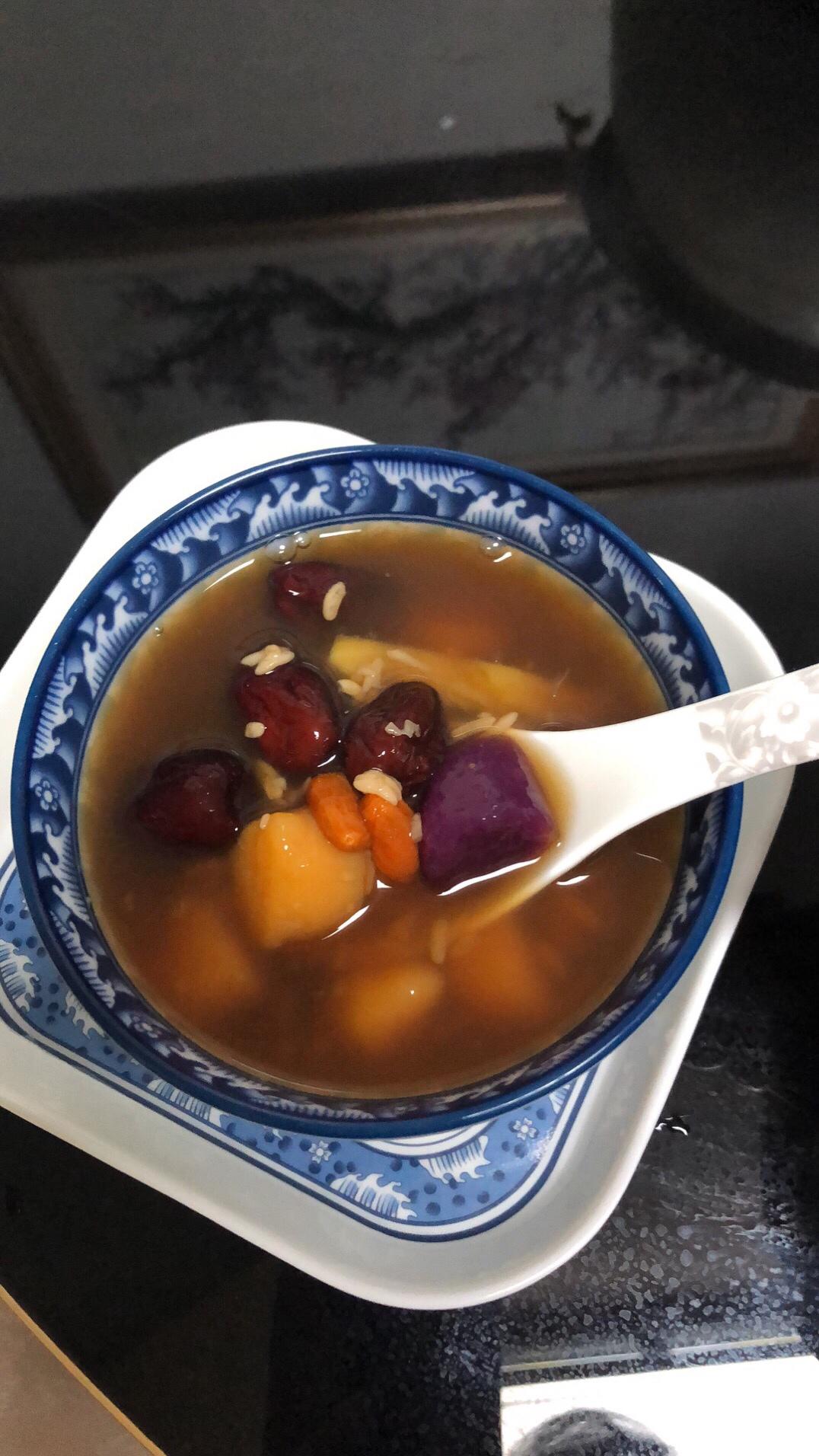 红糖酒酿芋圆糖水的做法