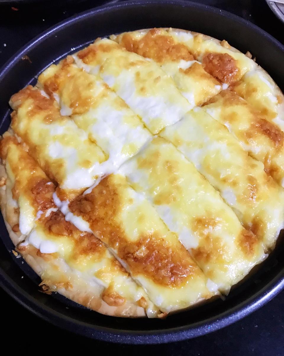 爱美食的包子妈做的芝士条披萨8寸