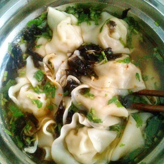 油泼辣子酸汤馄饨