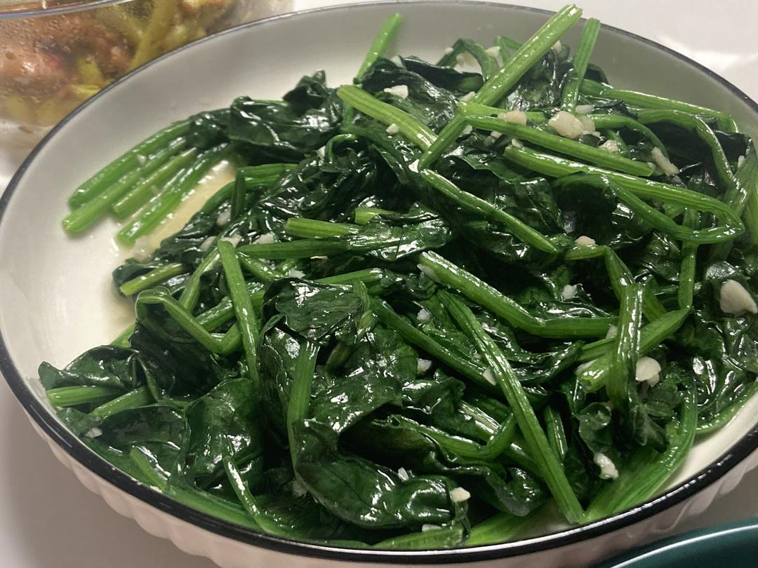 不涩口又嫩的清炒菠菜
