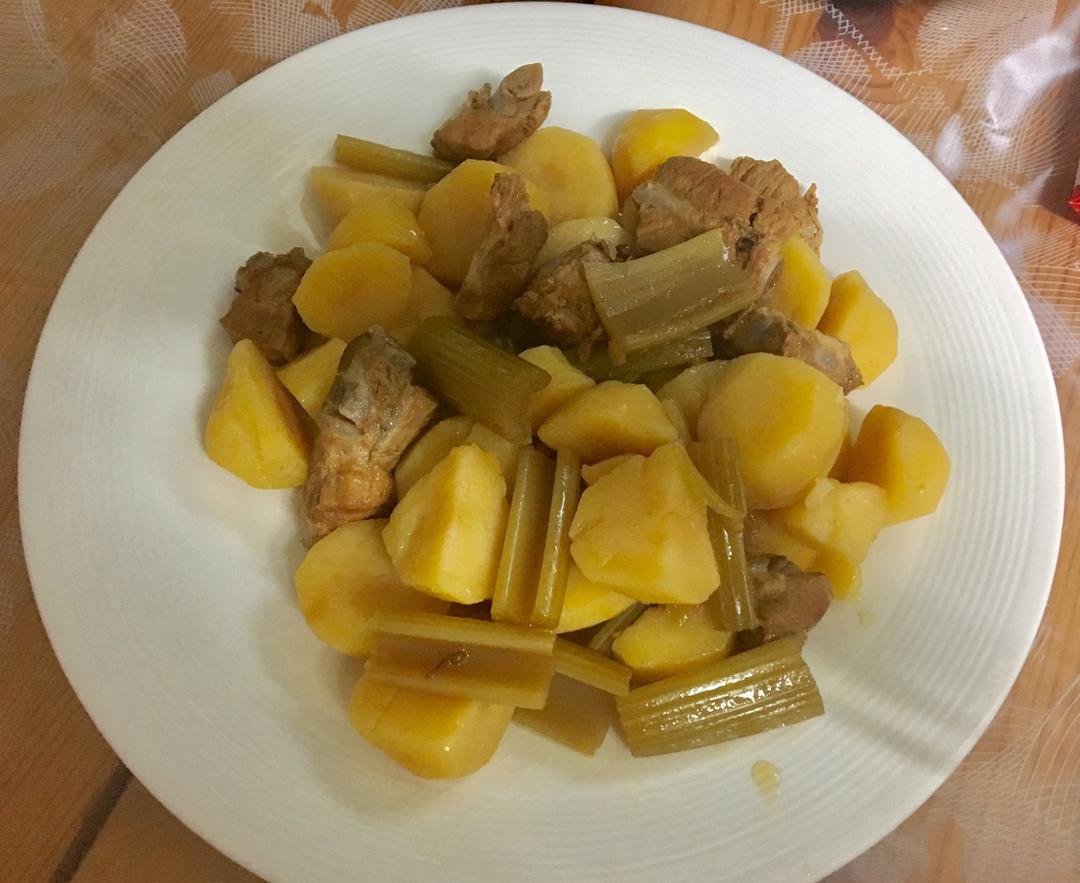 高压锅～土豆烧排骨