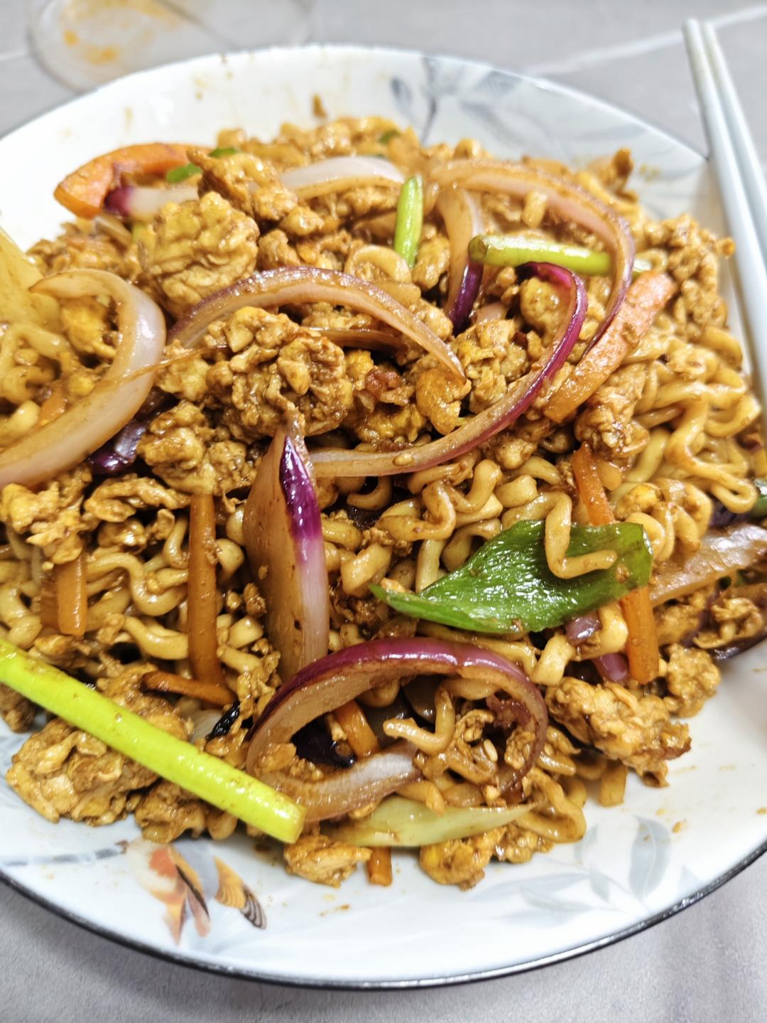 路边摊风味炒方便面