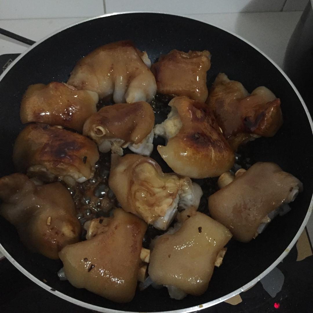 美味的家常菜：红烧猪蹄