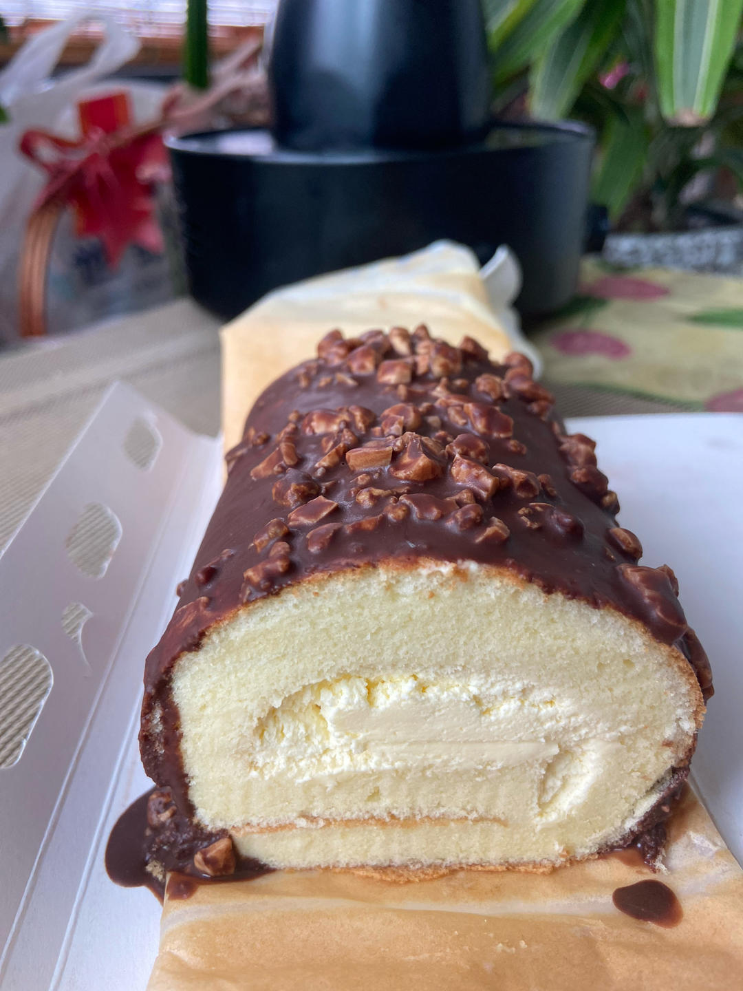 「黑巧脆皮咖啡奶油梦龙卷」