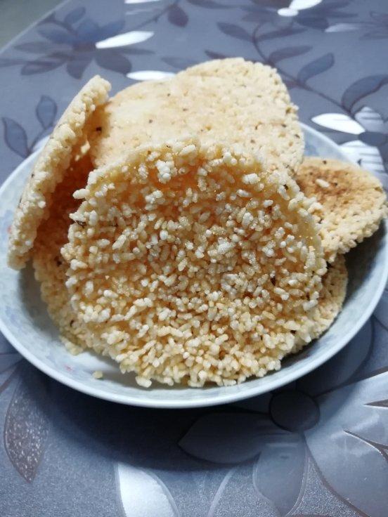 小吃 锅巴 自食自力做的锅巴 赞 糯米,葱白,姜末,盐,玉米淀粉