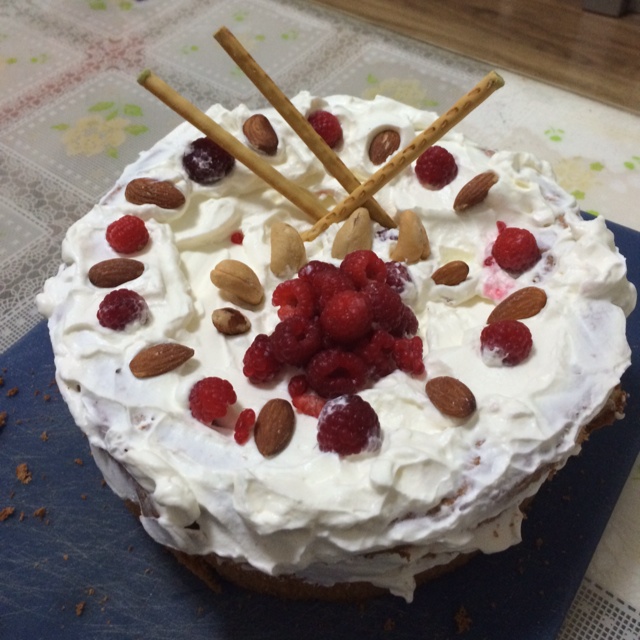 时下流行的鲜奶油戚风裸蛋糕