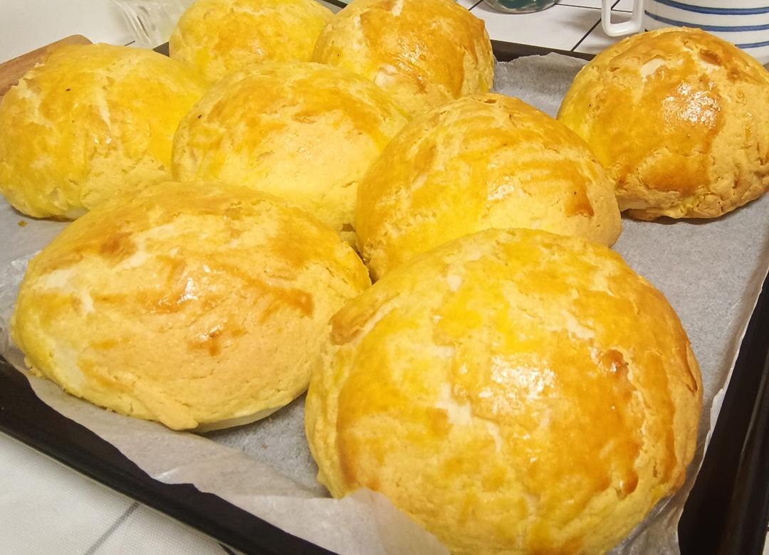 做100款面包の12：在家开茶餐厅!港式菠萝包 –不划格子自然裂开的香酥脆皮！菠萝油/酥皮包