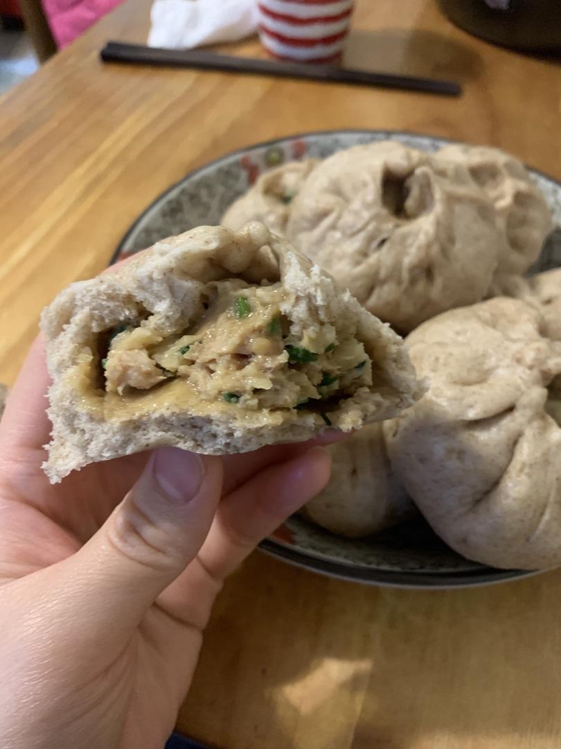 松软多汁的肉包子