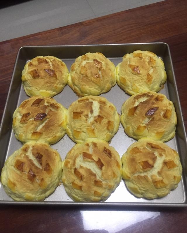 好吃到炸裂的港式菠萝包（附带制作酥皮的小视频）