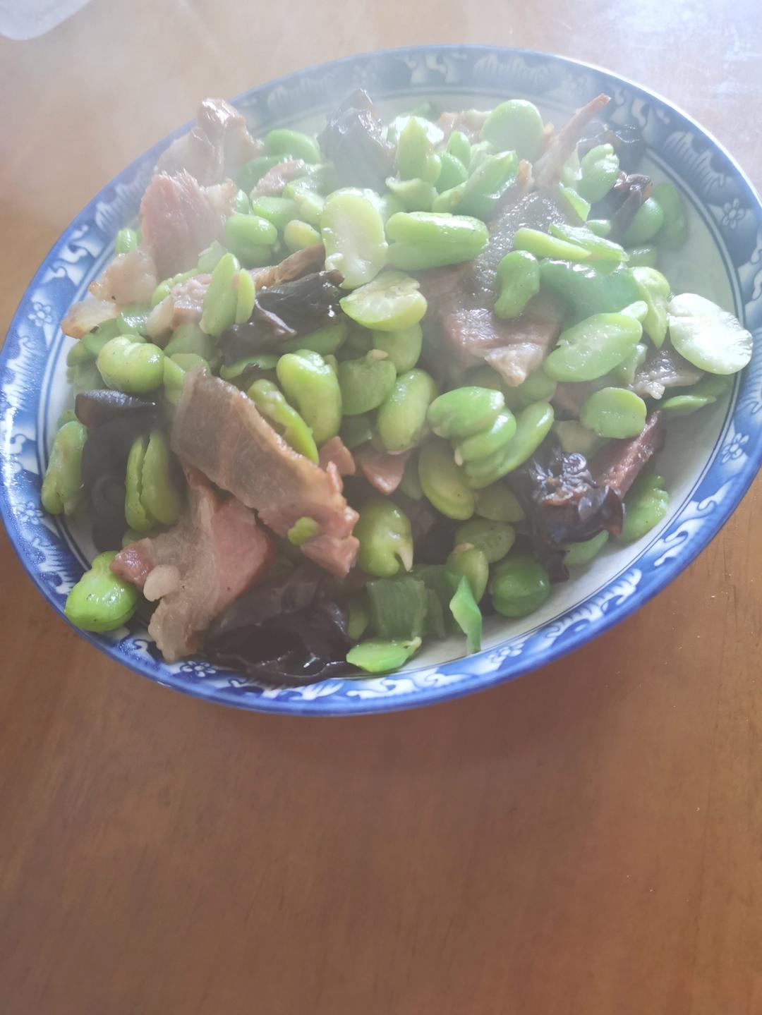 鲜豆瓣炒腊肉