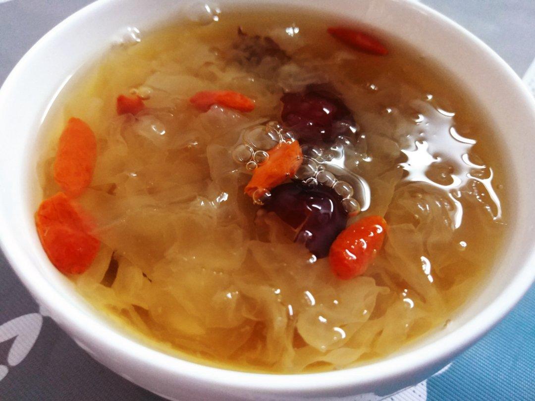 银耳枸杞红枣汤