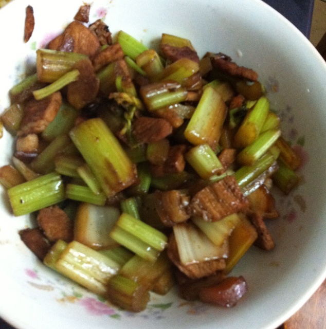芹菜炒肉