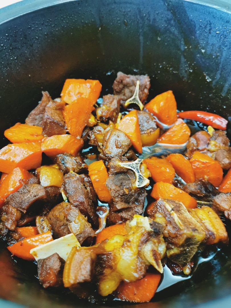红焖羊肉炖胡萝卜