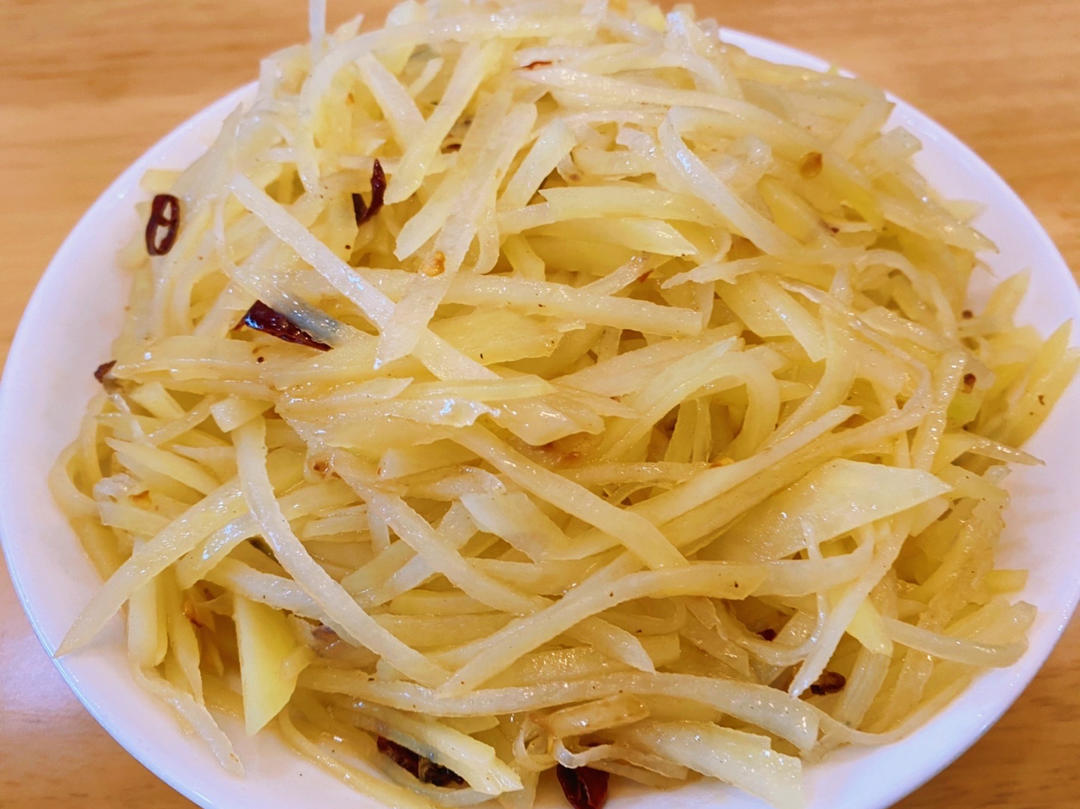 凉拌土豆丝，爽口开胃