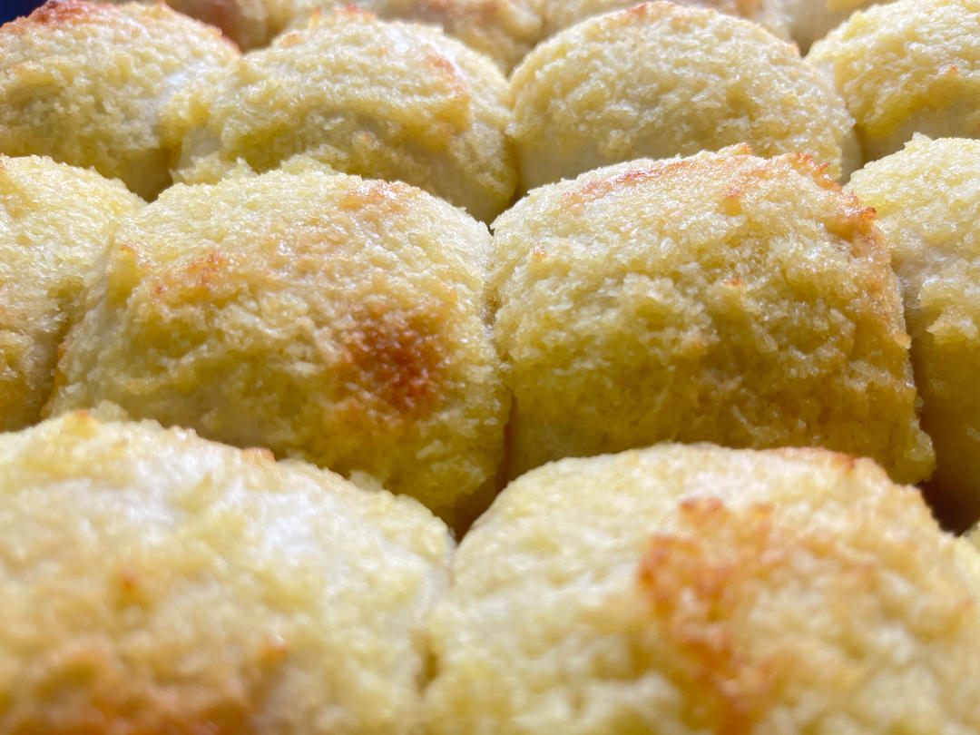 椰蓉小餐包。柔软拉丝，椰香浓郁