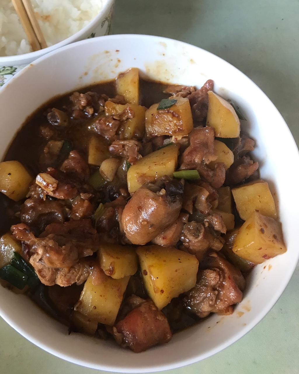 土豆炖鸡块
