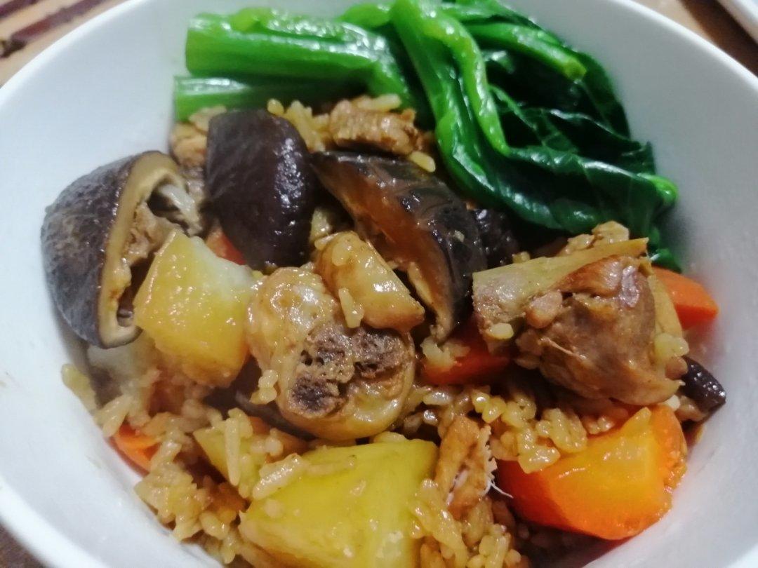 【香菇鸡肉焖饭】