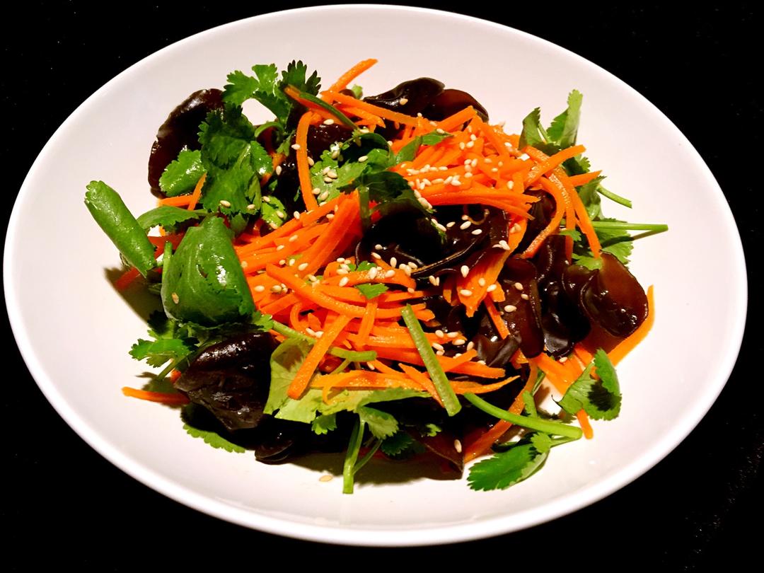 alice的cuisine做的凉拌胡萝卜黑木耳