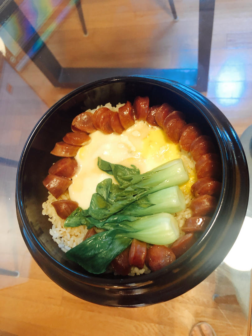 广式腊味煲仔饭