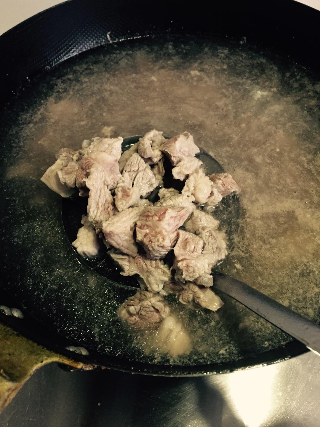 香菇牛腩烩土豆的做法 步骤6