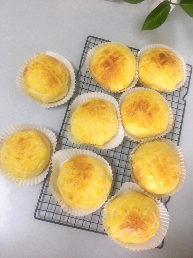 好吃到炸裂的港式菠萝包（附带制作酥皮的小视频）