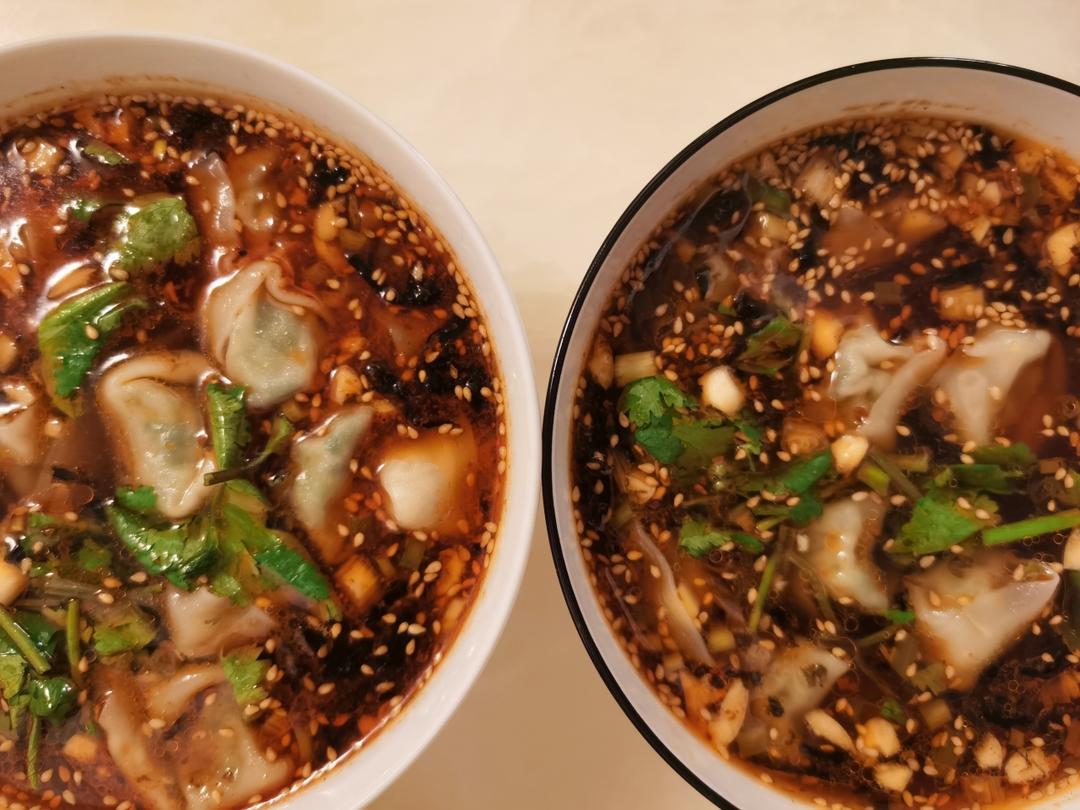 酸辣过瘾！好吃到连汤汁都不剩～酸汤馄饨