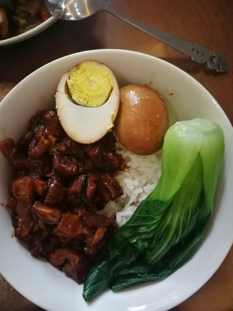 洋葱酥卤肉饭