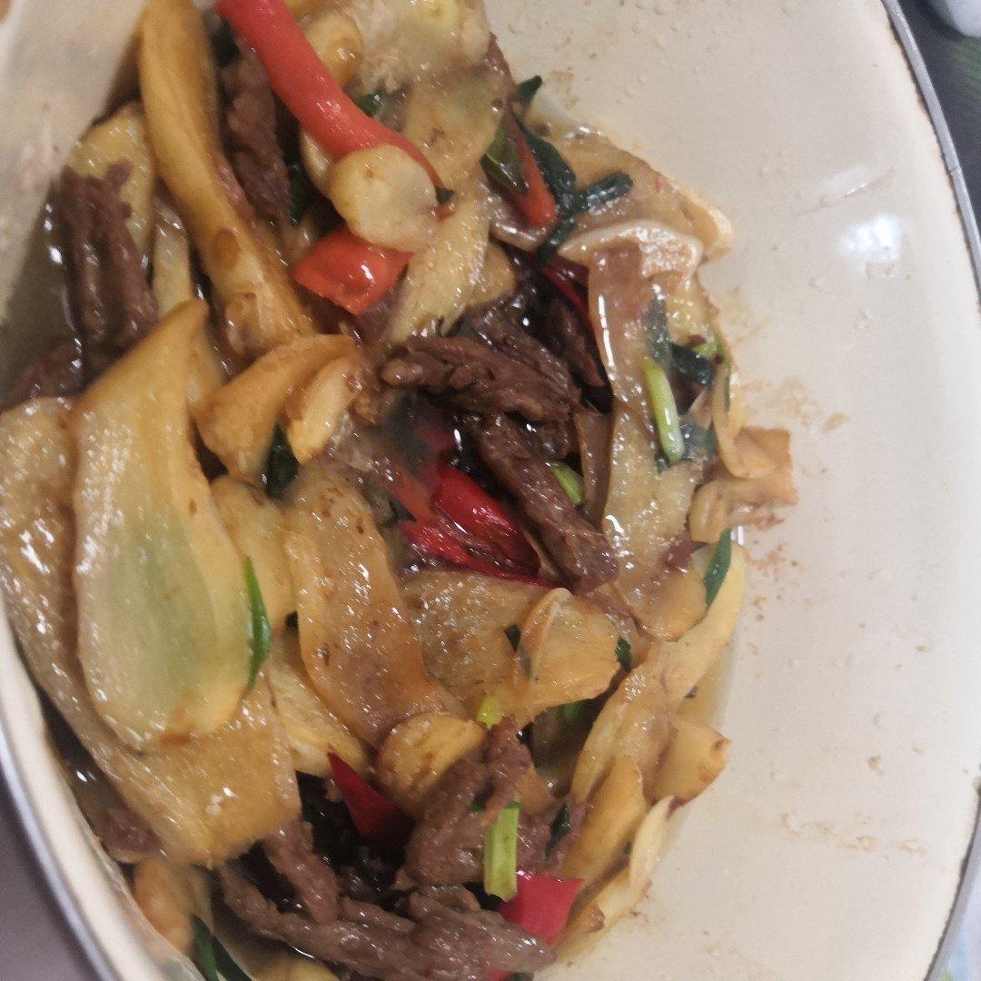 厨师长教你：“葱爆牛肉”的家常做法，葱香味浓郁先收藏起来