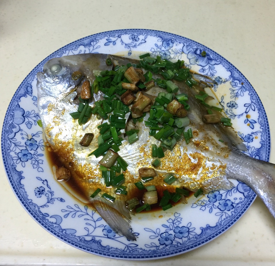 葱油鲳鱼