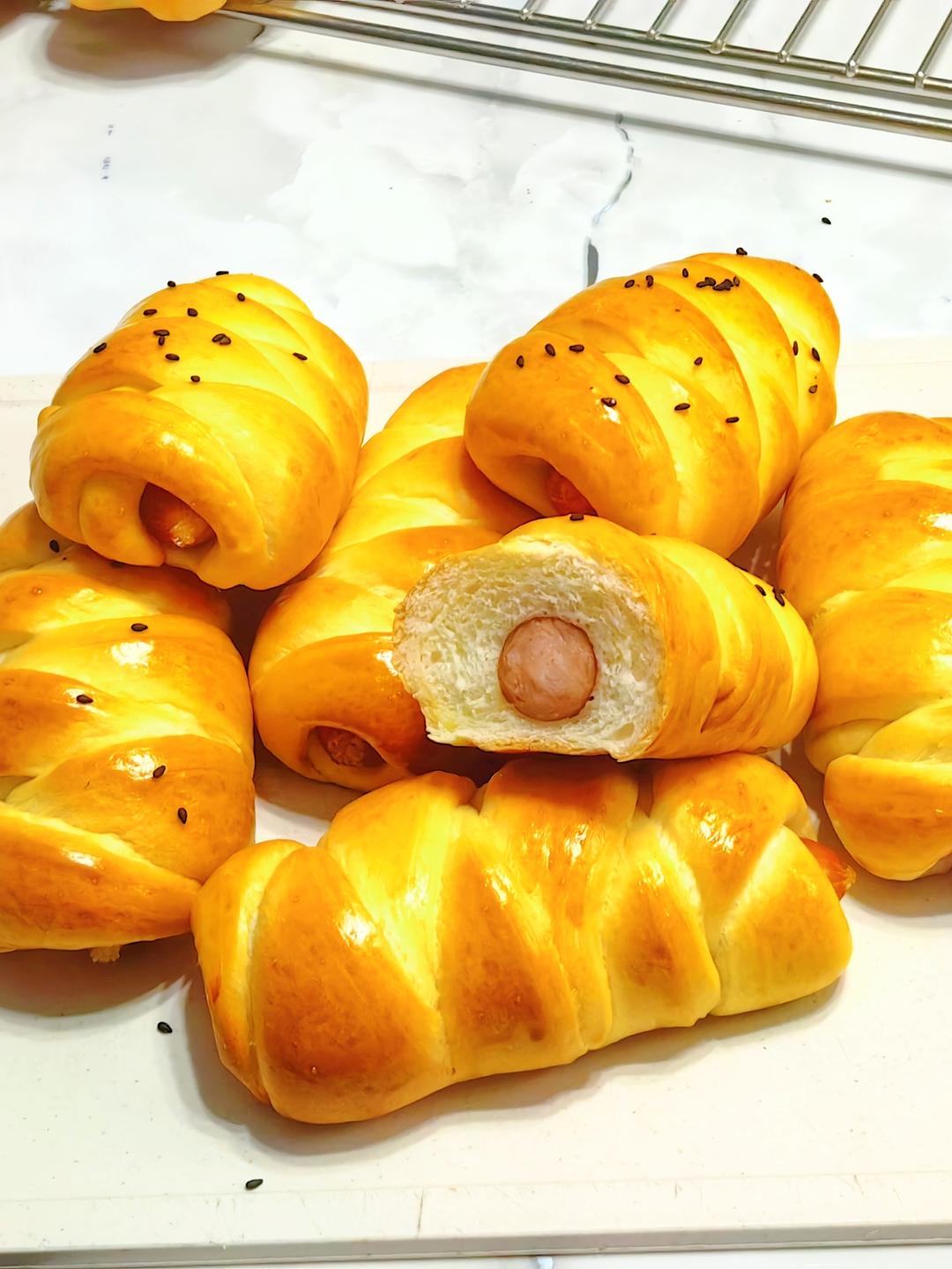 德式香肠面包，外表松软，一口爆汁，不容错过！（小美版）