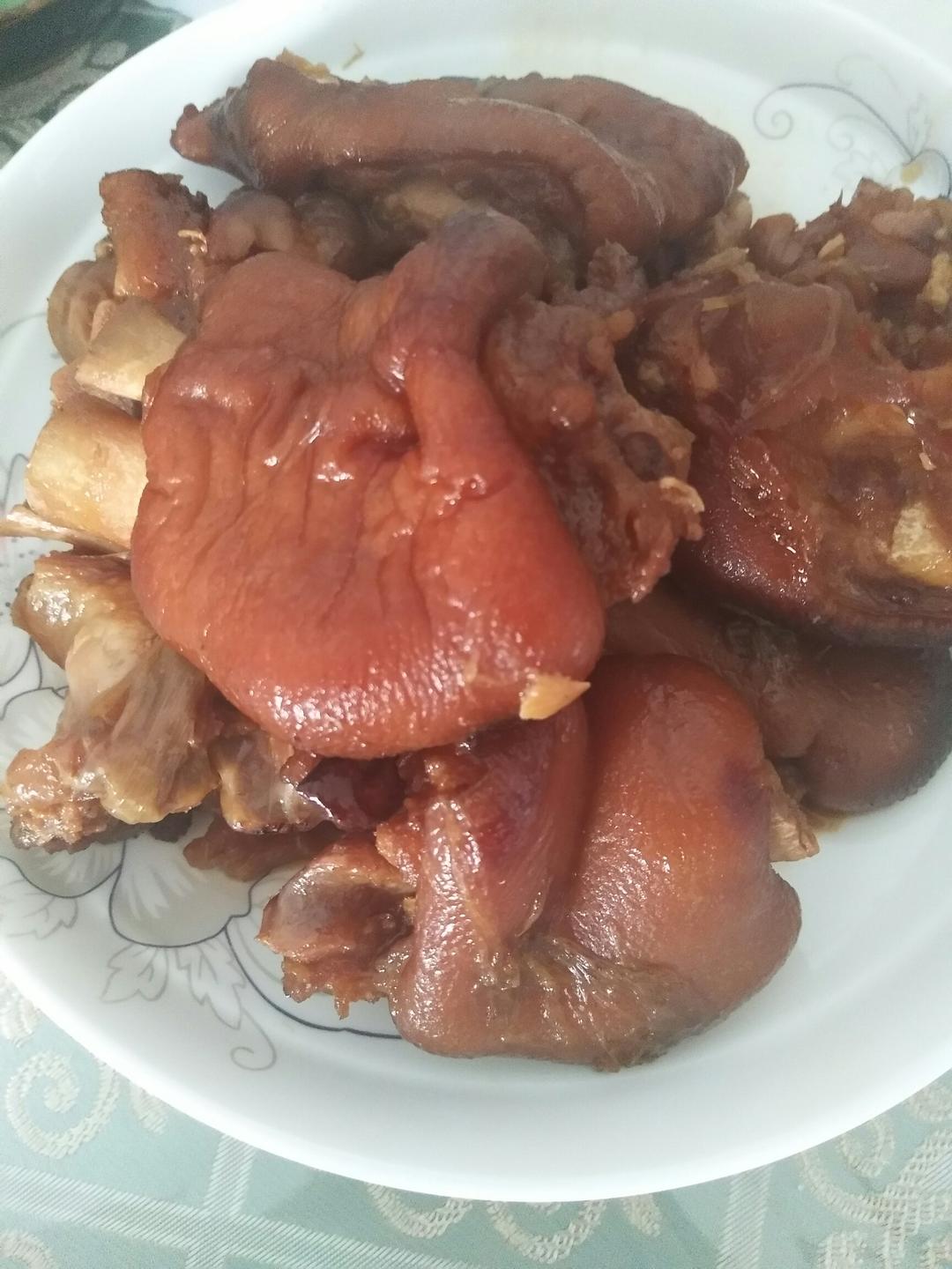 美味的家常菜：红烧猪蹄