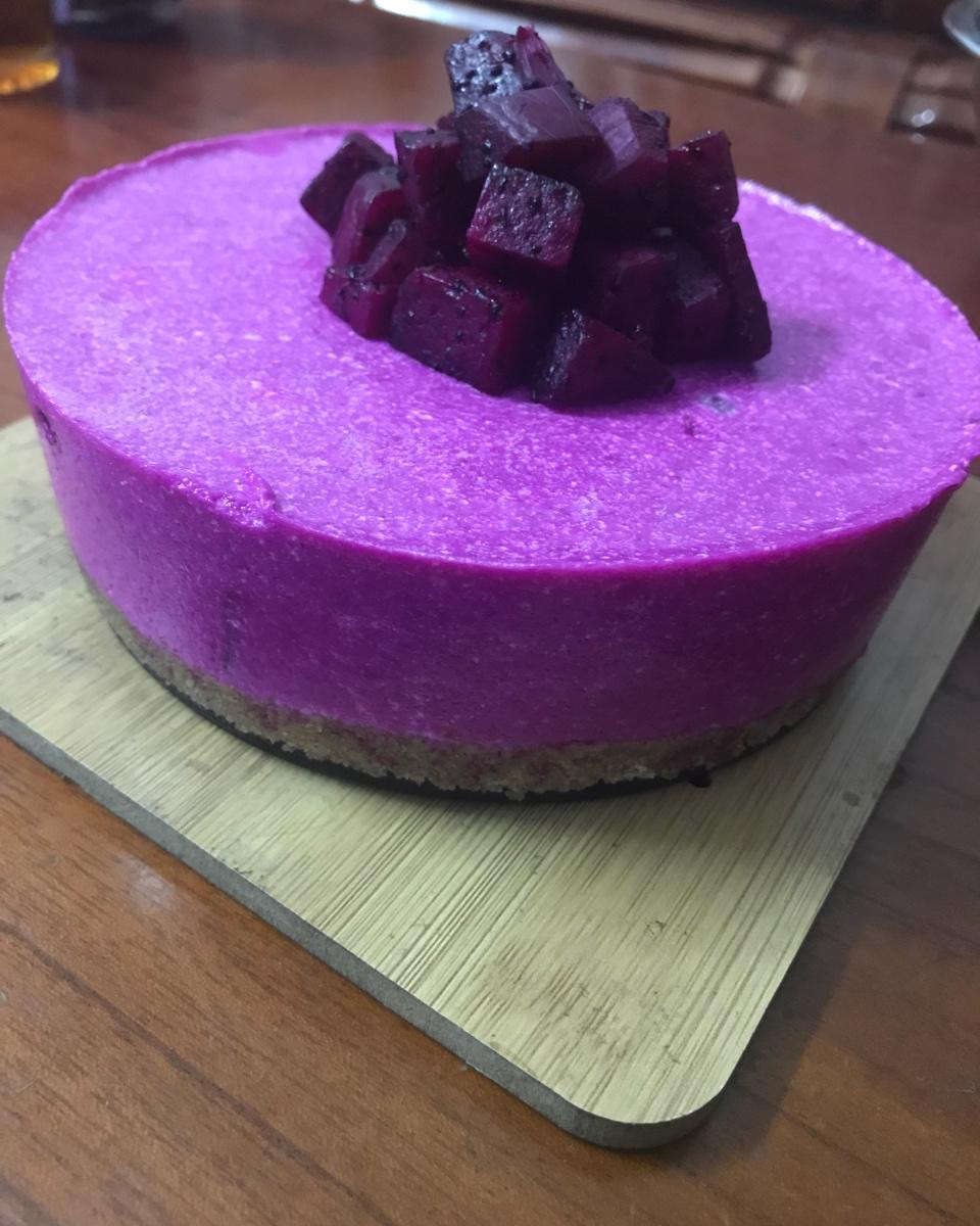 高颜值火龙果慕斯蛋糕