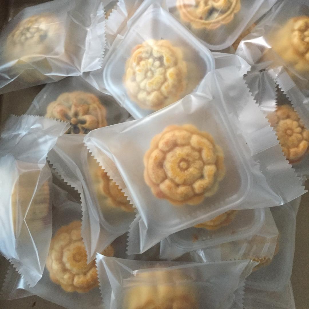 广式月饼—蛋黄莲蓉月饼