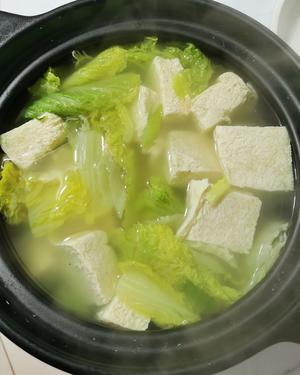 冬日暖锅  砂锅娃娃菜炖冻豆腐的做法 步骤4