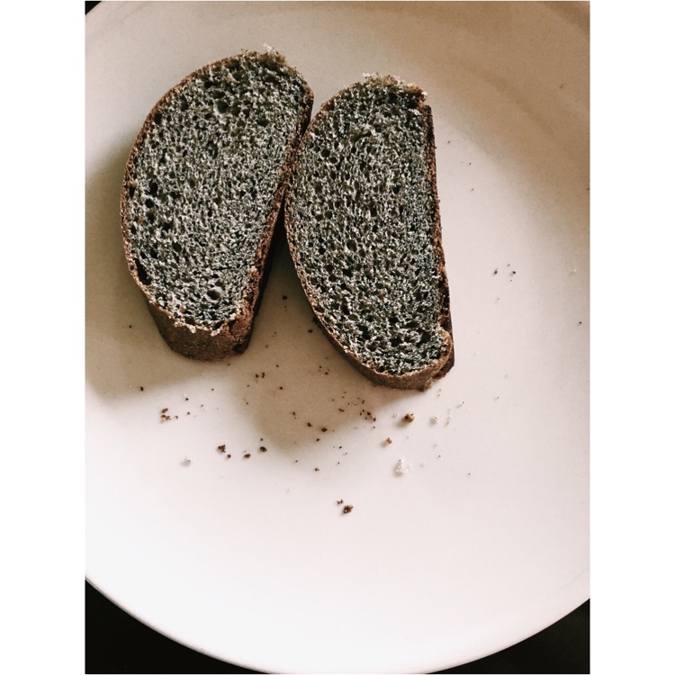 黑芝麻黑麦面包