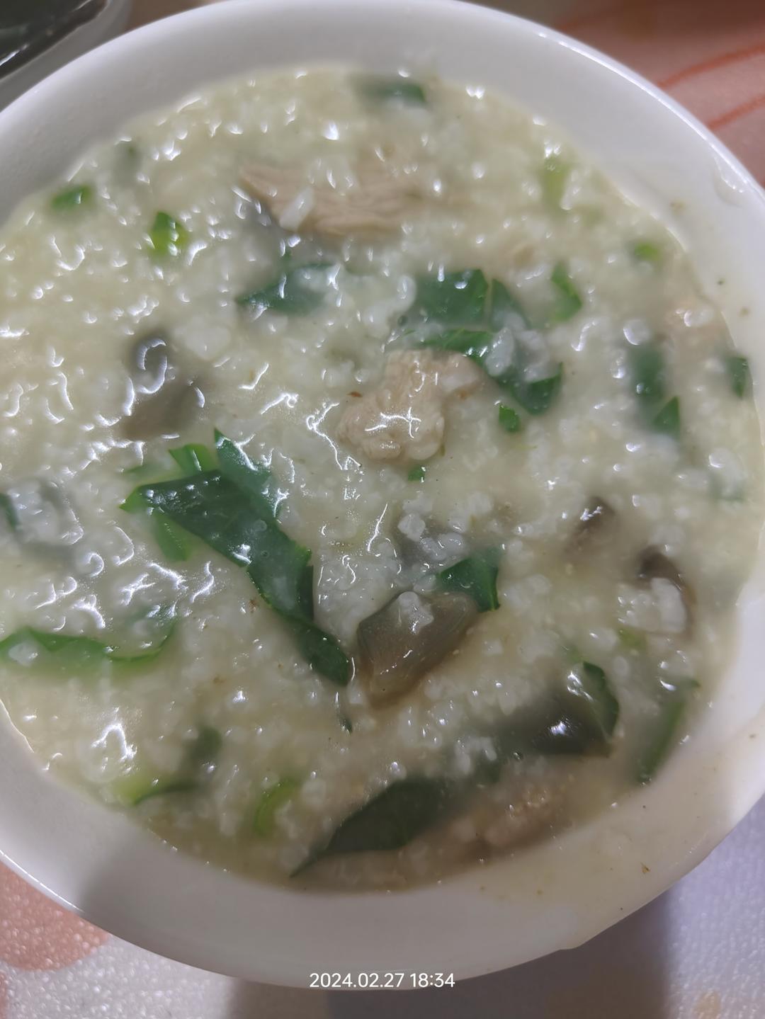 妈妈👩教我做的皮蛋瘦肉粥🥣简单快捷美味😋