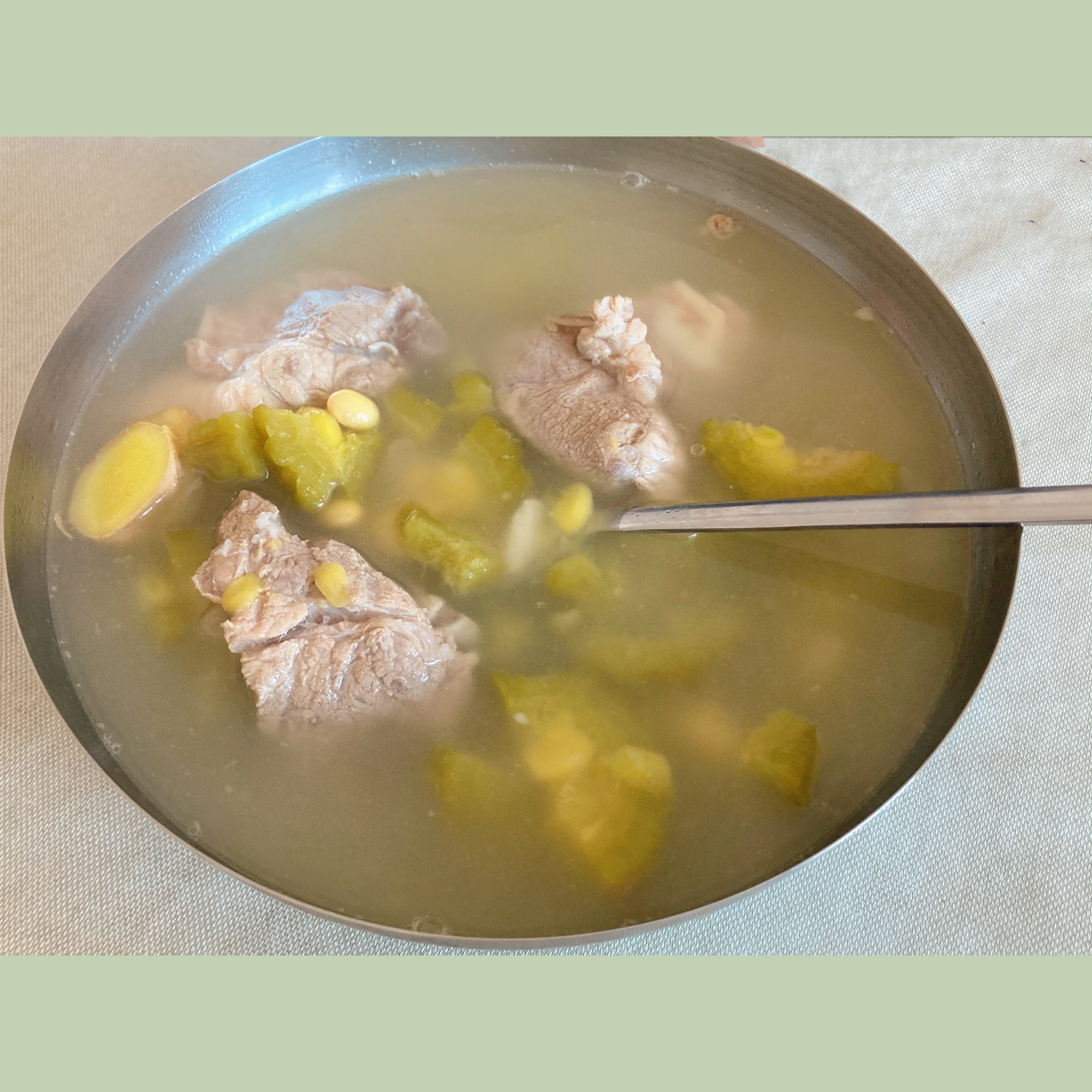 苦瓜黄豆猪骨汤的做法