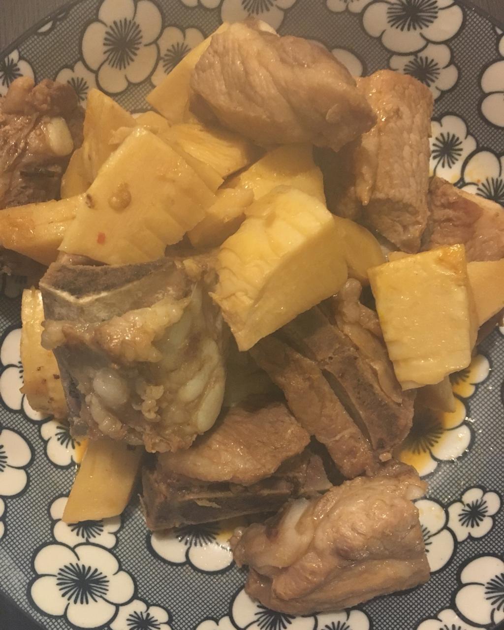 家常笋子烧排骨