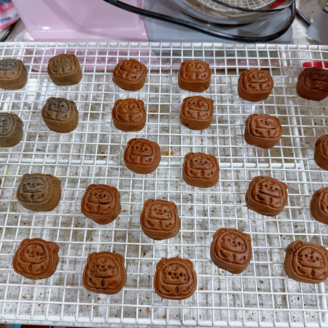 今年最火爆的迷你月饼（黑米饼皮）