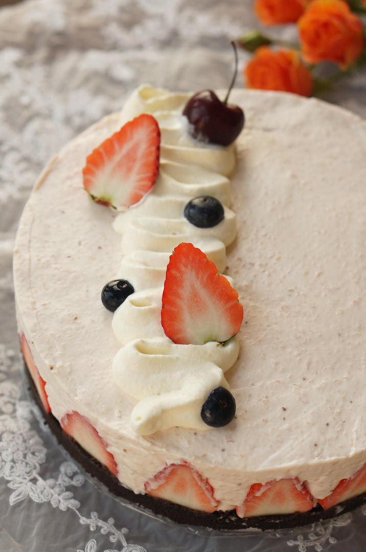 草莓季又到了，来个不用烤箱的草莓酸奶慕斯吧