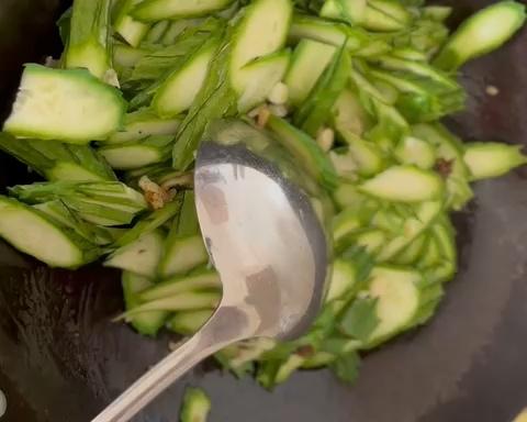 清炒丝瓜的做法 步骤8