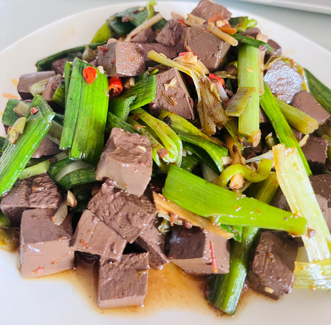 青蒜炒鸭血-有它能吃两大碗饭