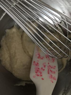 粉色迷彩蛋糕卷的做法 步骤3