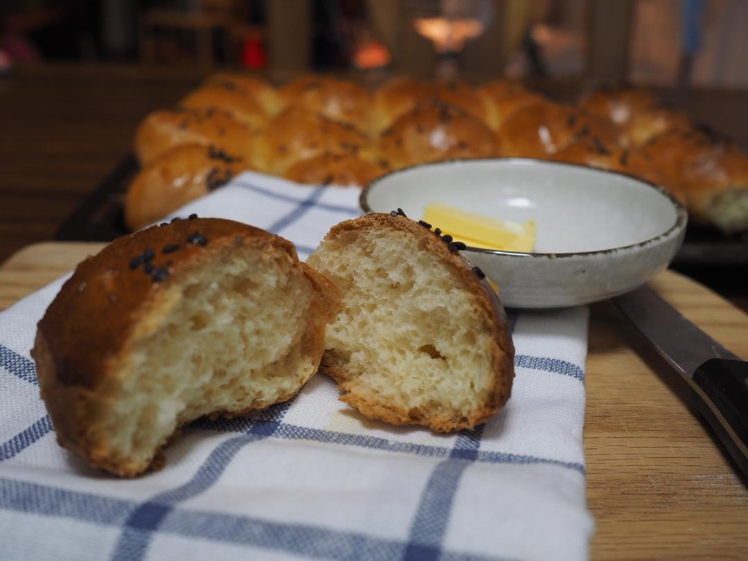 大人小孩都爱不释口的【蜂蜜牛奶小餐包】