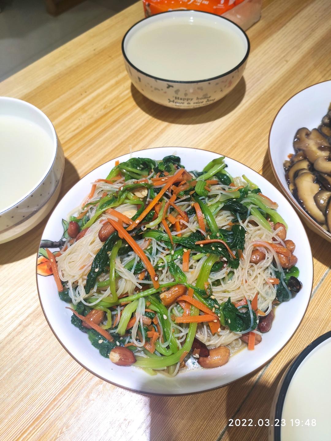 开胃爽口又营养的菠菜拌粉丝