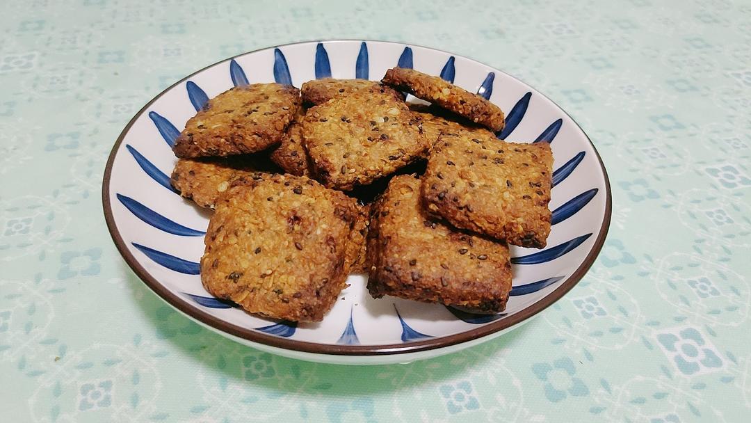 素食:有机燕麦芝麻大饼干