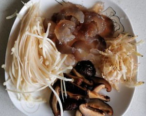 菌菇海参豆腐汤的做法 步骤1