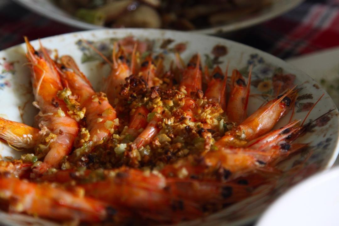 蒜蓉金针菇烤花蛤虾